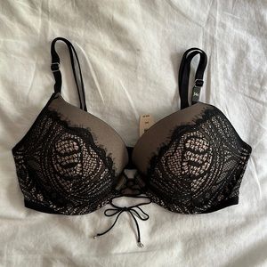 Victoria’s Secret NWT Laced Push-Up Bra